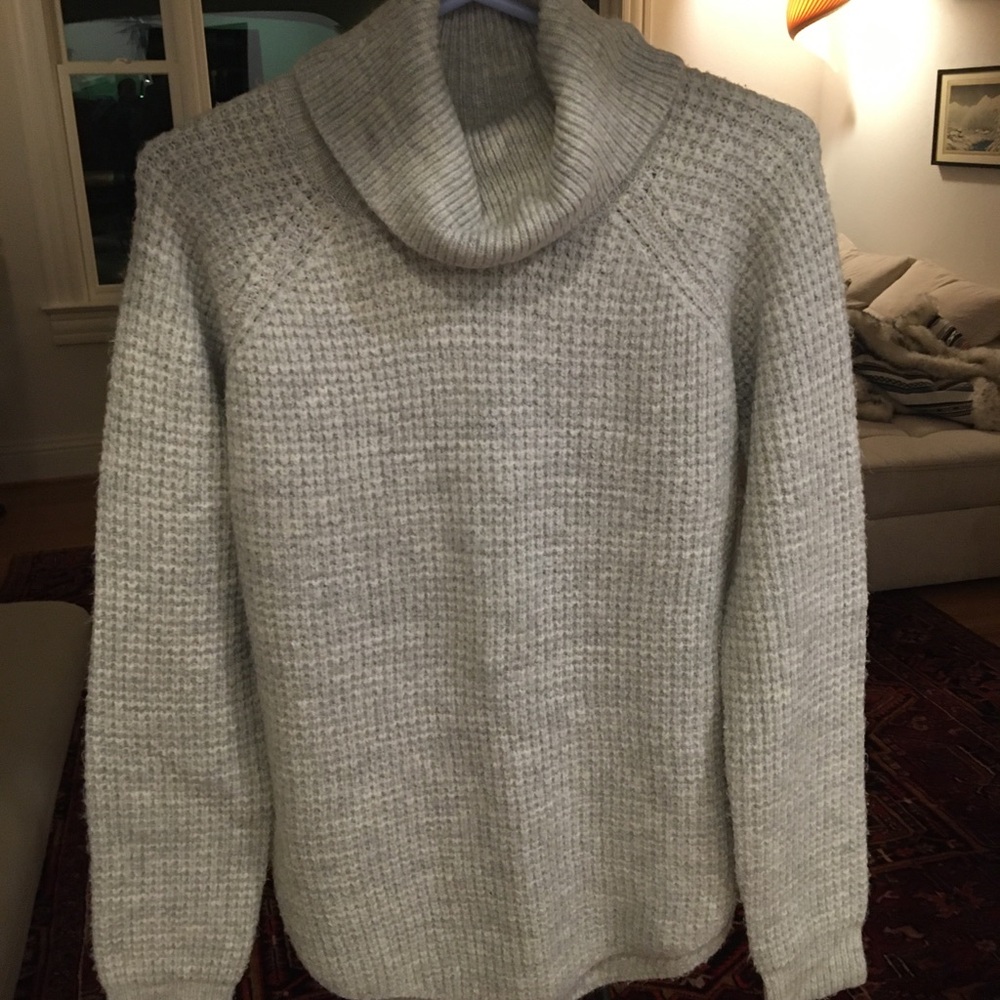 KUHL Cozy Gray Turtleneck Sweater